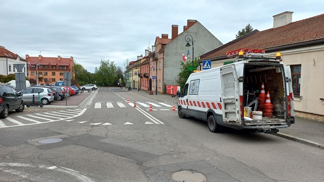 Malowanie przejść dla pieszych i linii segregacyjnych na terenie Serocka