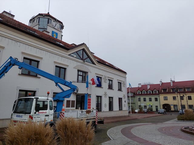 Montaż dekoracji świąteczych