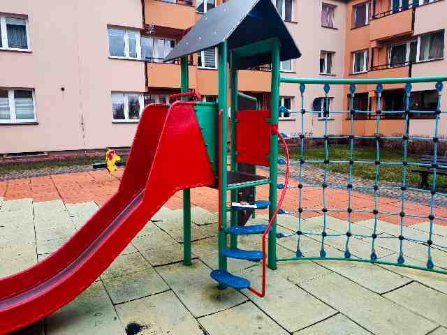 Place zabaw przygotowane do sezonu