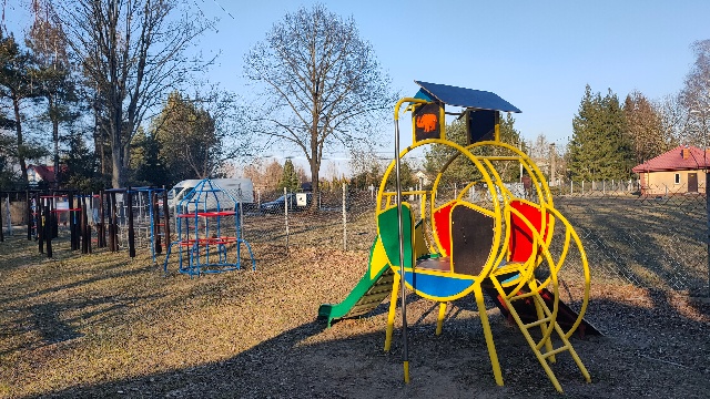 Remonty na placach zabaw i ścieżce turystycznej